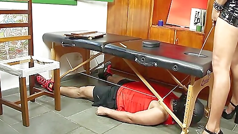 Mature woman fucking in the kitchen